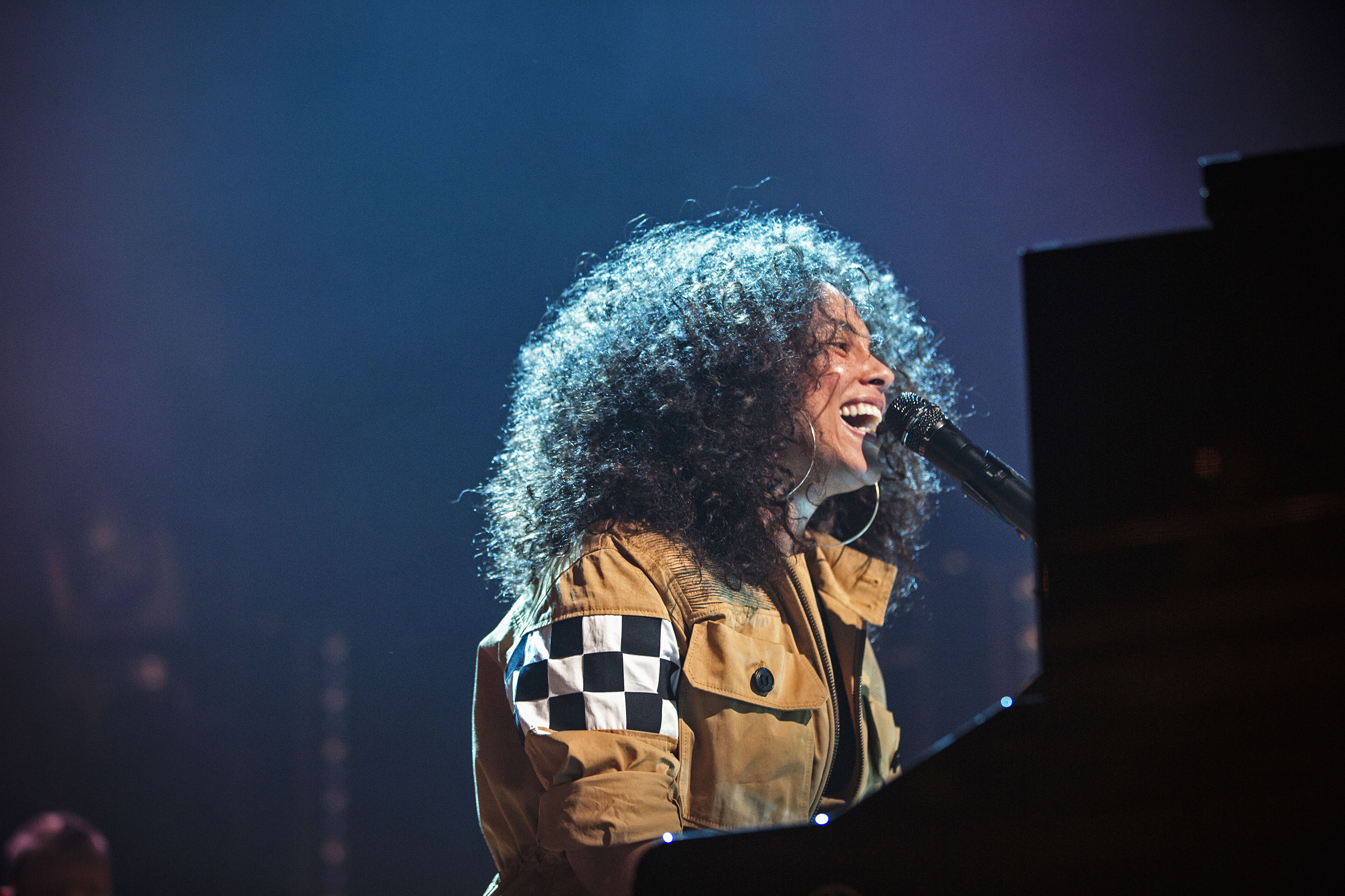 Alicia Keys singing on piano at Passport Summer Concert