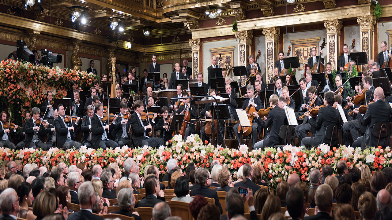 Vienna philharmonic new year concert 2024. Новогодний концерт Венского филармонического оркестра 2021. Группа Венский филармонический оркестр. Симфонический оркестр в Вене. Новогодний концерт Венского филармонического оркестра 2018.