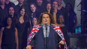 Jonathan Antoine performing