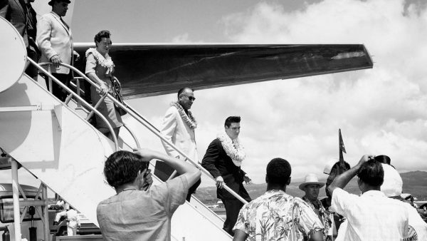 Elvis arriving in Hawaii