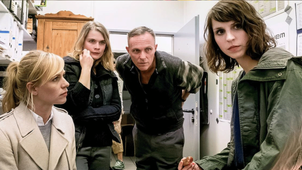 Luna and Sophie investigating in the lab