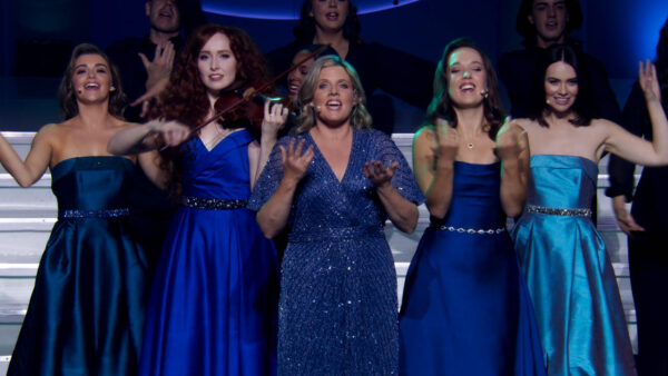 5 woman performing for the Celtic Woman 20th Anniversary