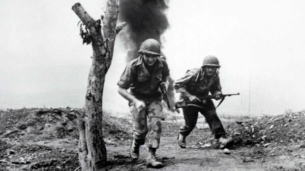 A black and white photo of soldiers in war