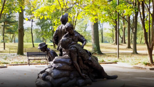 A statue of a woman holding soldiers