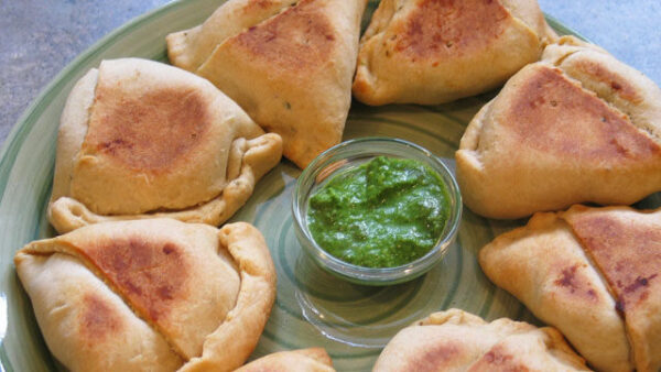 Samosas and sauce