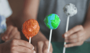 Planet cake pops