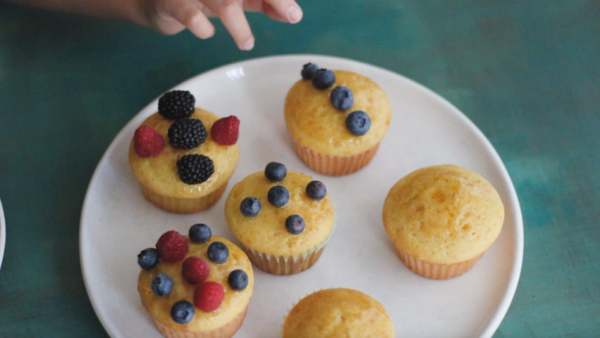 Honey muffins with fruit