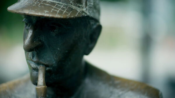 A Sherlock Holmes statue