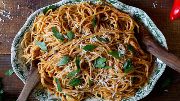 Pasta with roasted red pepper pesto