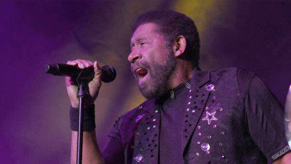 Lionel RIchie on stage performing with the Commodores
