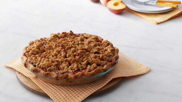 Peach crumble pie
