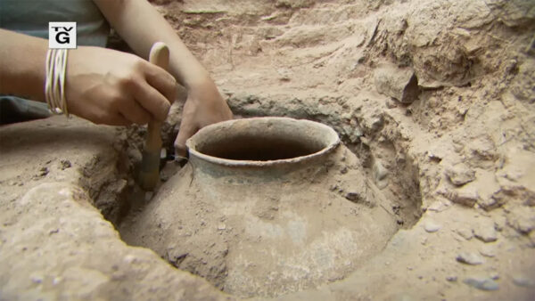 Pot submerged in water and buried by earth.
