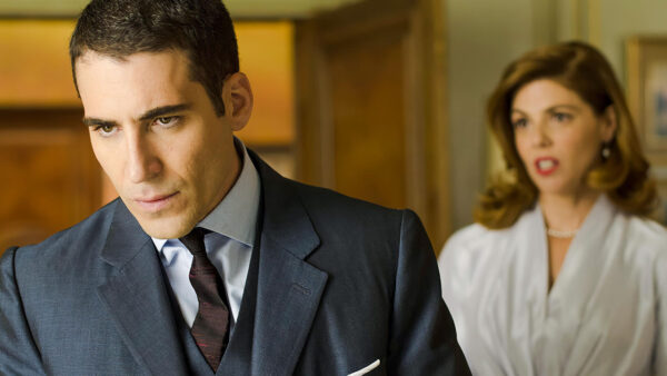 A woman speaking to Alberto from 
