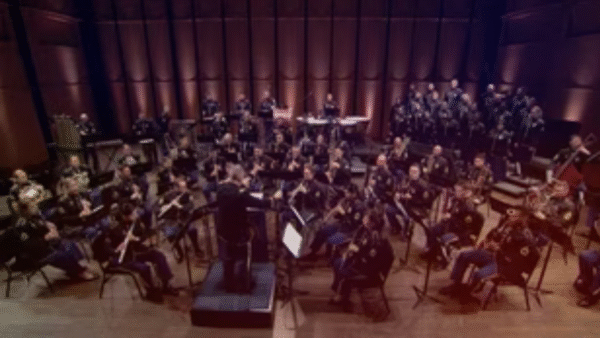 Trace Adkins joins the U.S. Army Field Band in 