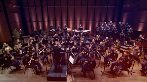 Trace Adkins joins the U.S. Army Field Band in 