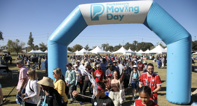 A crowd walks together at Moving Day Phoenix: A Walk for Parkinson's